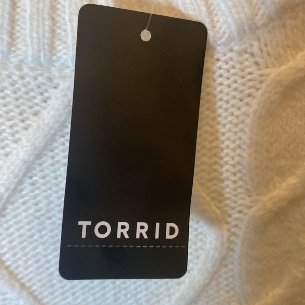 Torrid 2X cable knit short sleeved sweater in winter white - Picture 7 of 7